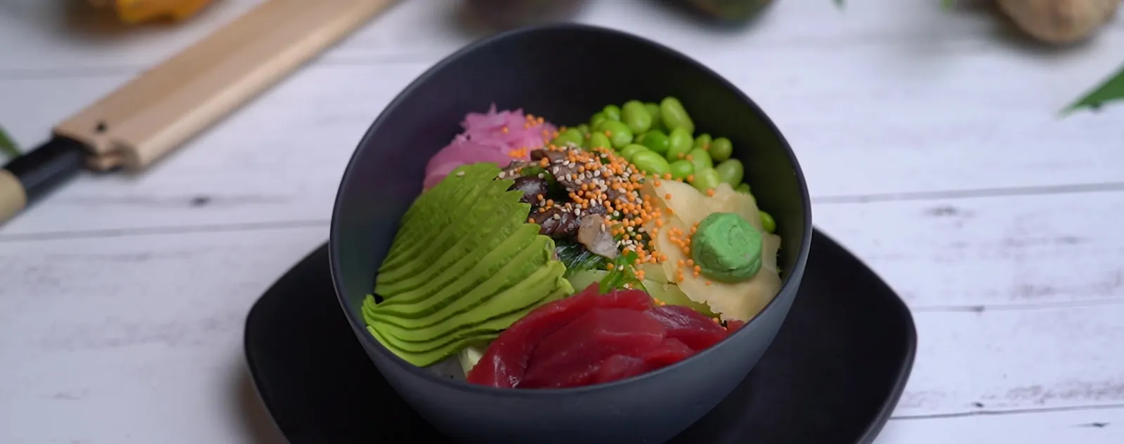 Poke bowl with tuna, avocado and edamame